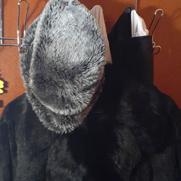 Coat - Picture 3 of 4